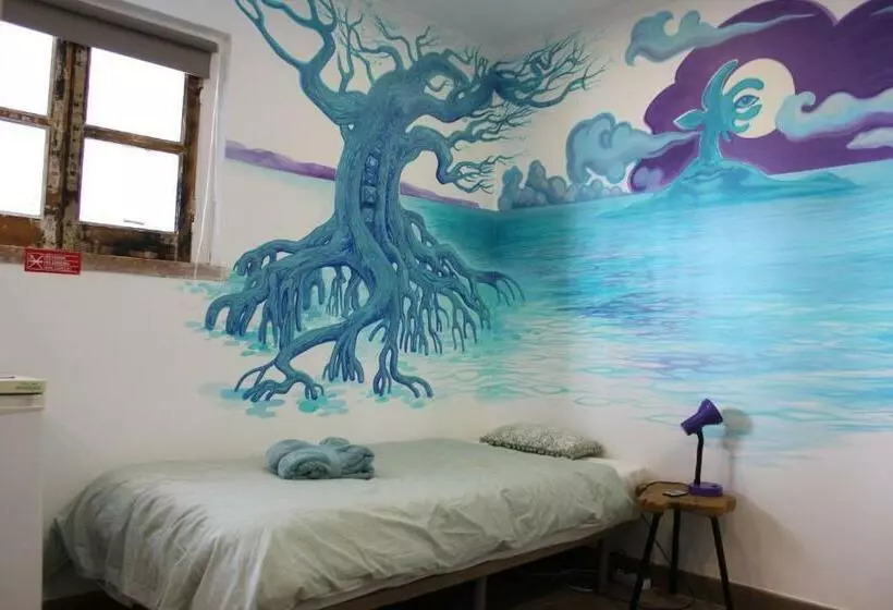 Retkeilymaja 5th Element Beach House Caparica