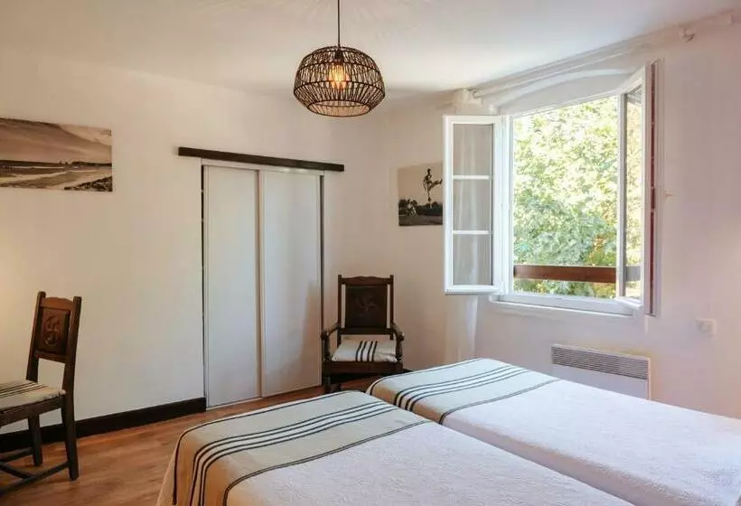 ベッドアンドブレックファースト Chambres D Hotes Aguerria