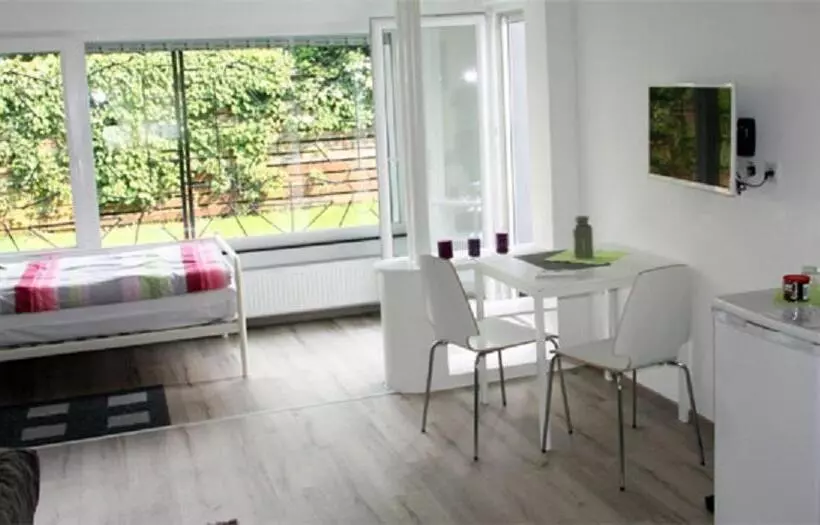 Majatalo Gästehaus Am Hattinger Rathaus