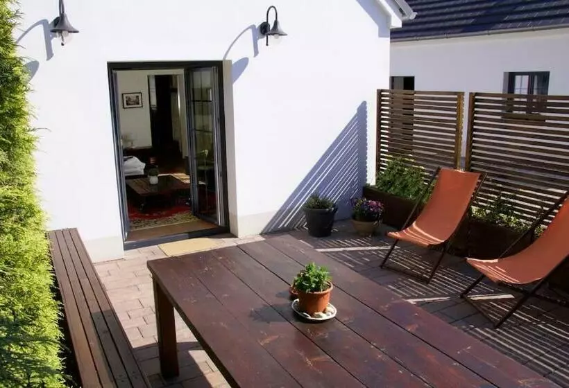 Majatalo Onefourfour Apartment