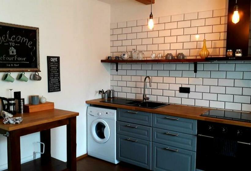 ペンション Onefourfour Apartment