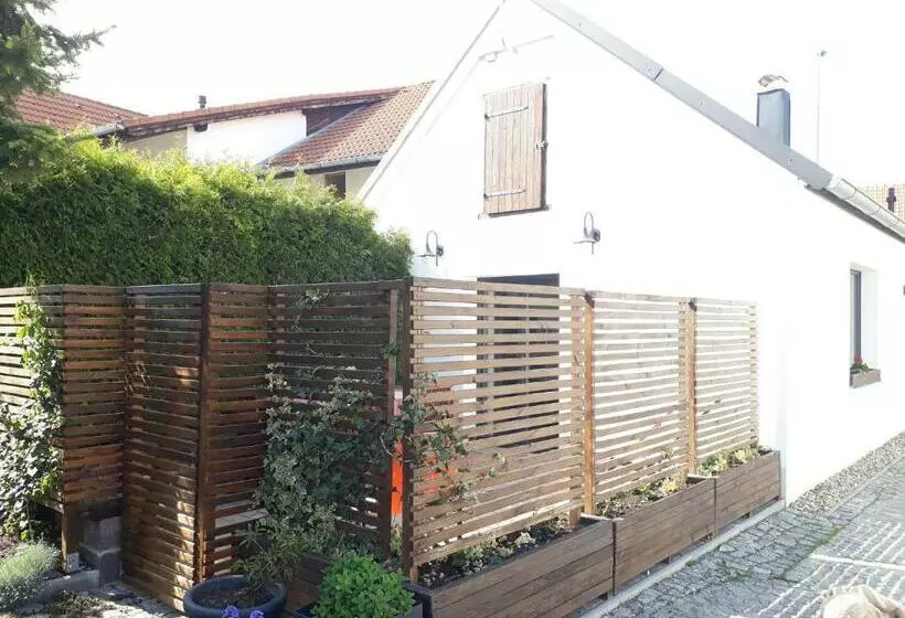 Majatalo Onefourfour Apartment