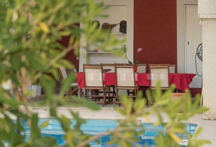 ペンション Villa Cemaste