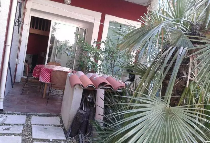 پانسیون Villa Cemaste