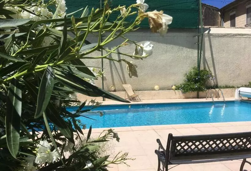 پانسیون Villa Cemaste