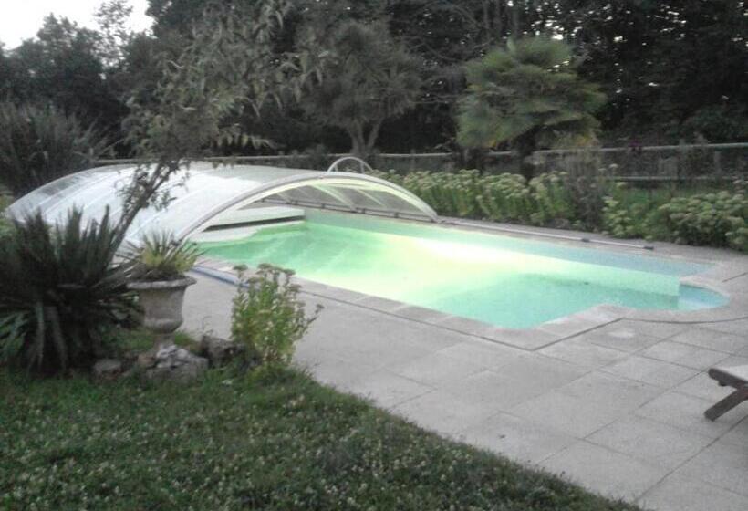 Bed and Breakfast Manoir De La Peignie