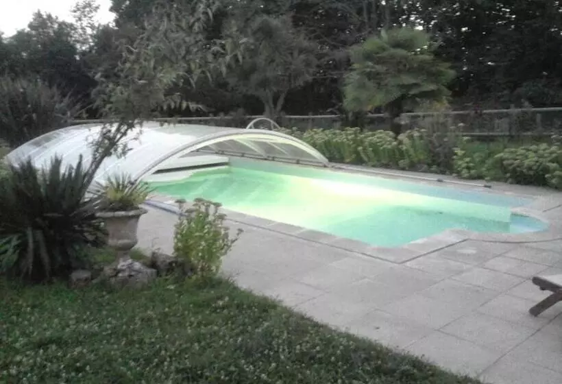 Aamiaismajoitus (B&B) Manoir De La Peignie