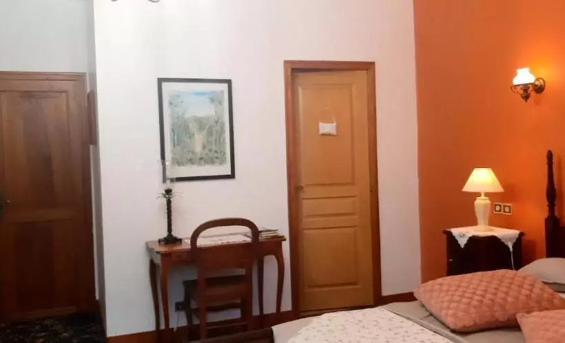 Aamiaismajoitus (B&B) Manoir De La Peignie