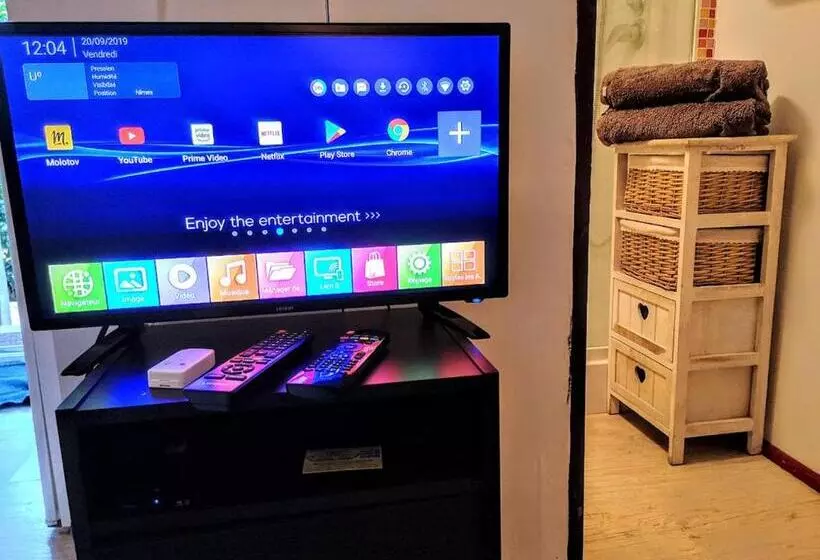 ペンション Mini Studio De 13 M2 Avec Terrasse 15 Mn Centre Nimes