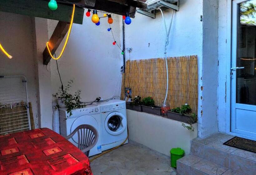 Pansiyon Mini Studio De 13 M2 Avec Terrasse 15 Mn Centre Nimes