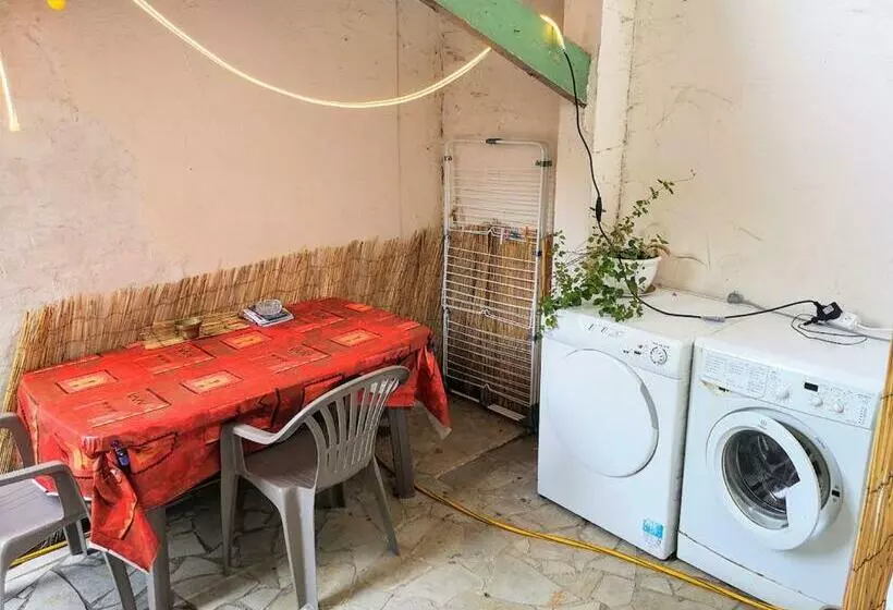 ペンション Mini Studio De 13 M2 Avec Terrasse 15 Mn Centre Nimes