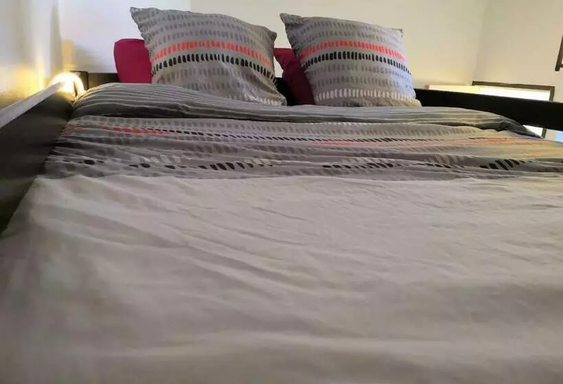 ペンション Mini Studio De 13 M2 Avec Terrasse 15 Mn Centre Nimes