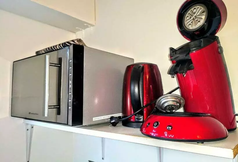 ペンション Mini Studio De 13 M2 Avec Terrasse 15 Mn Centre Nimes