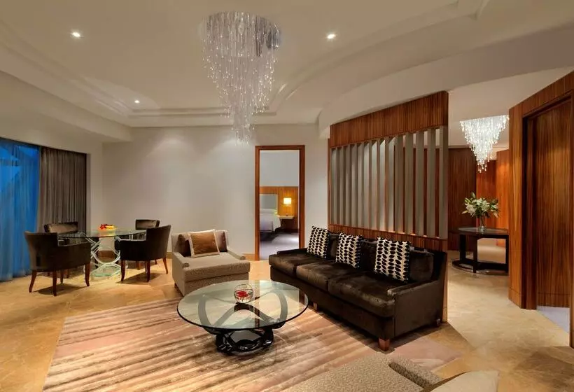 فندق Andaz Capital Gate Abu Dhabi, By Hyatt