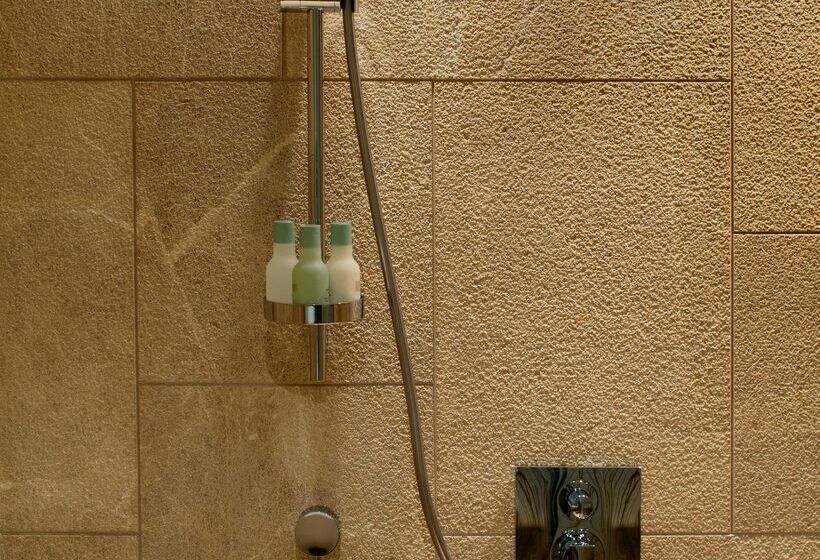 فندق Andaz Capital Gate Abu Dhabi, By Hyatt