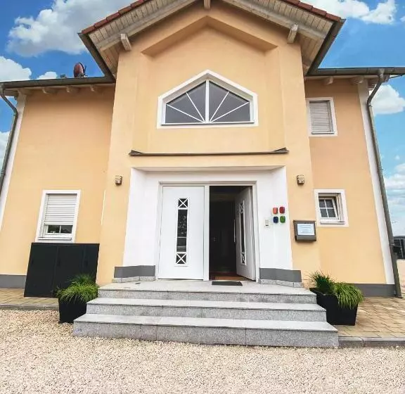 Majatalo Boardinghouse Neuburg