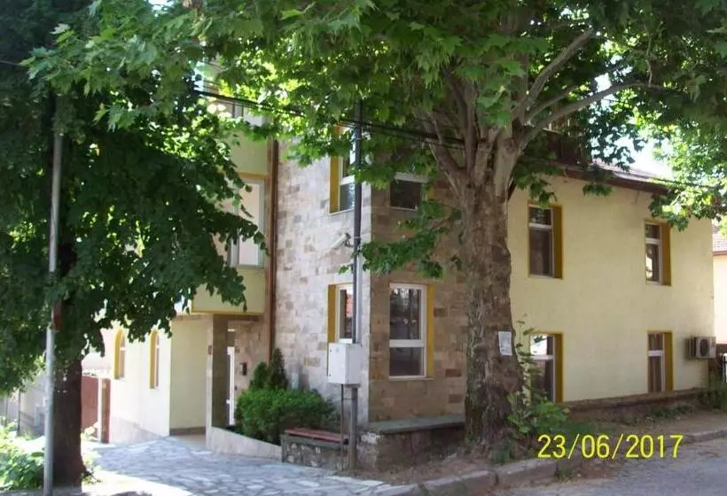 پانسیون Guest House Gergevana
