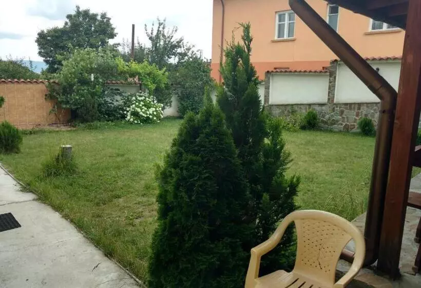 پانسیون Guest House Gergevana