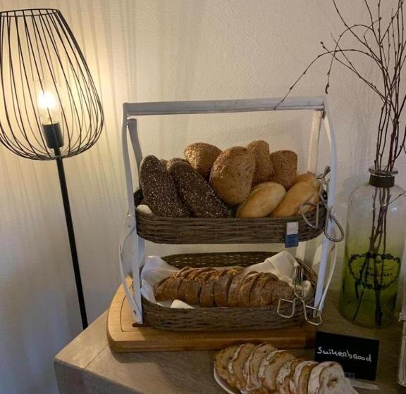 B&b Witvliet, Kamers En Studio Met Heerlijk Ontbijt !