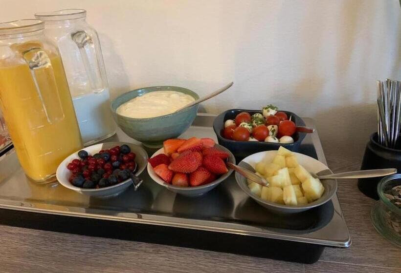 B&b Witvliet, Kamers En Studio Met Heerlijk Ontbijt !