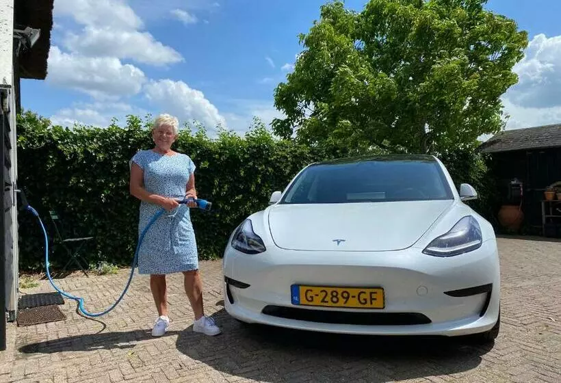 ベッドアンドブレックファースト De Beddestee