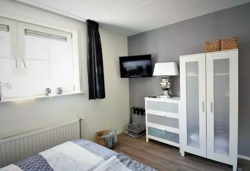 ベッドアンドブレックファースト De Beddestee