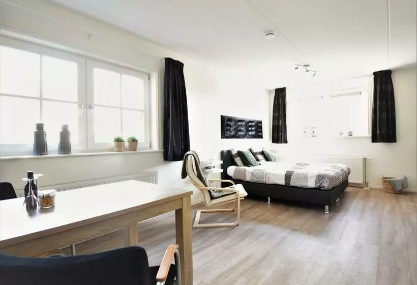 ベッドアンドブレックファースト De Beddestee