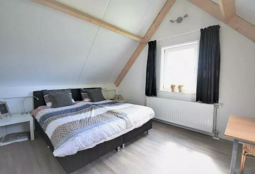 ベッドアンドブレックファースト De Beddestee