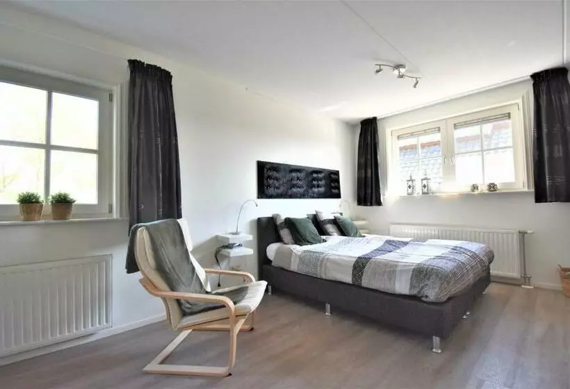 ベッドアンドブレックファースト De Beddestee