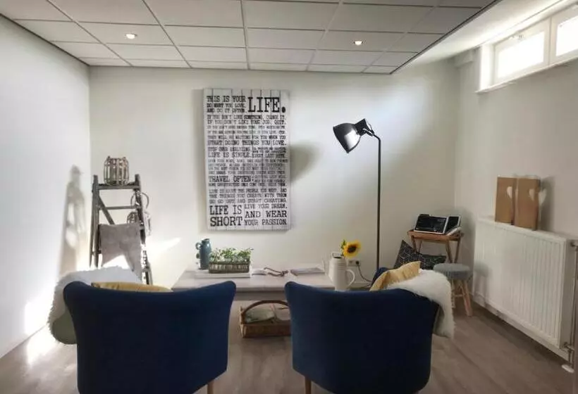 ベッドアンドブレックファースト De Beddestee