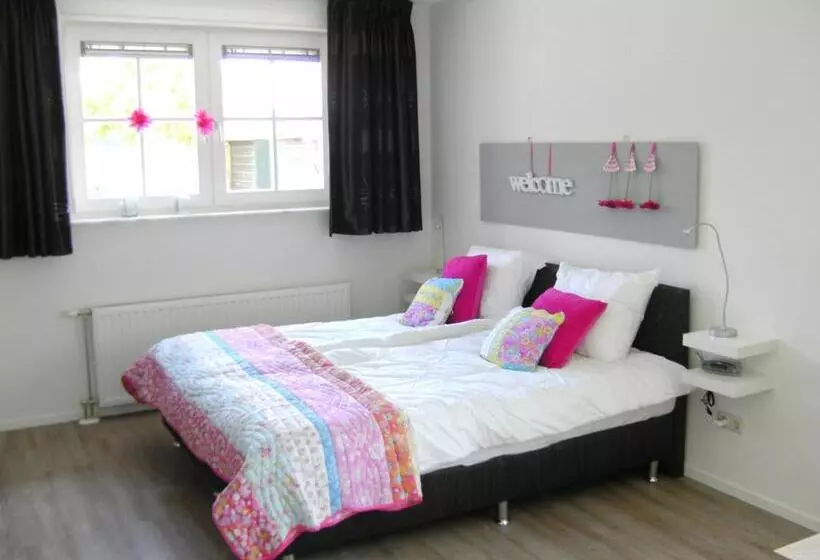 ベッドアンドブレックファースト De Beddestee