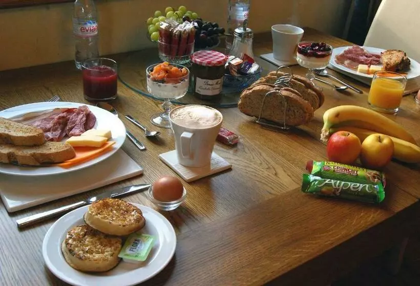 Aamiaismajoitus (B&B) Lower Winsford Apartments & Rooms