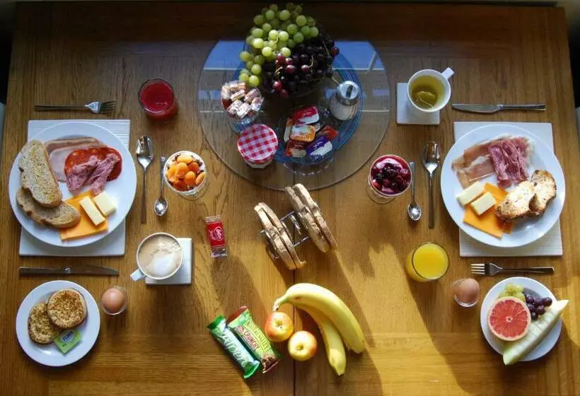 Aamiaismajoitus (B&B) Lower Winsford Apartments & Rooms