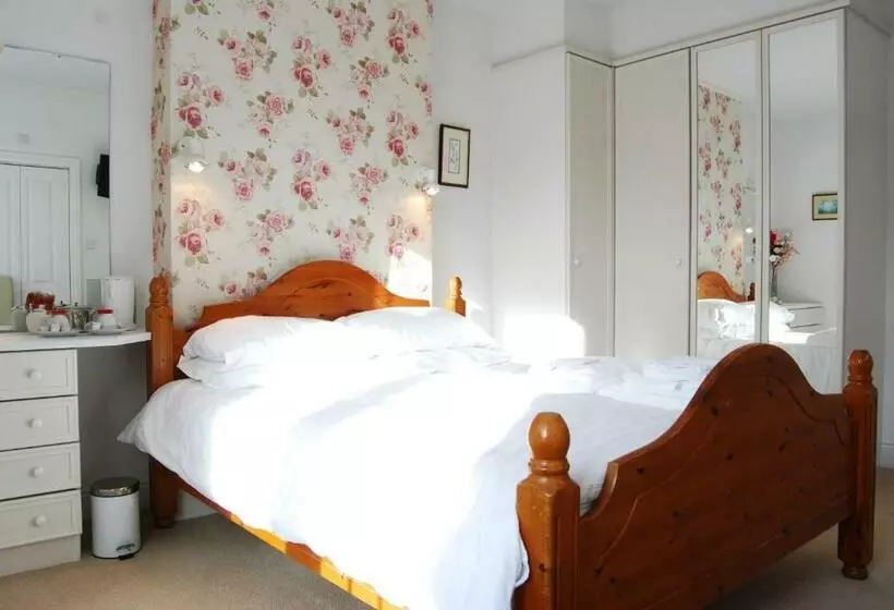 Aamiaismajoitus (B&B) Lower Winsford Apartments & Rooms