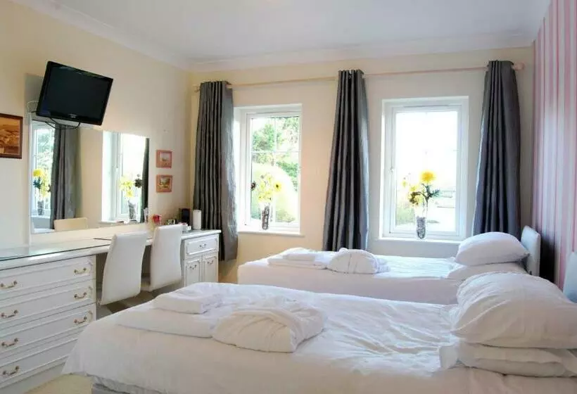 Aamiaismajoitus (B&B) Lower Winsford Apartments & Rooms