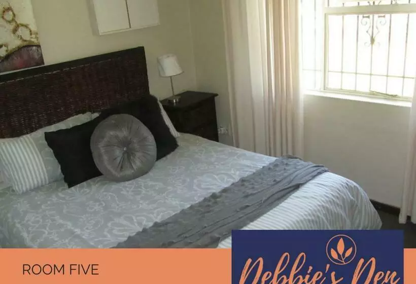 Majatalo Debbie S Den