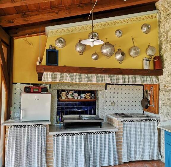 مبيت وإفطار East Wind