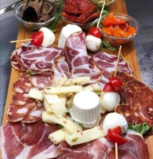 مبيت وإفطار East Wind