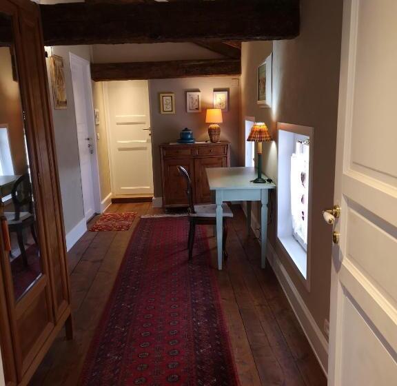 مبيت وإفطار East Wind