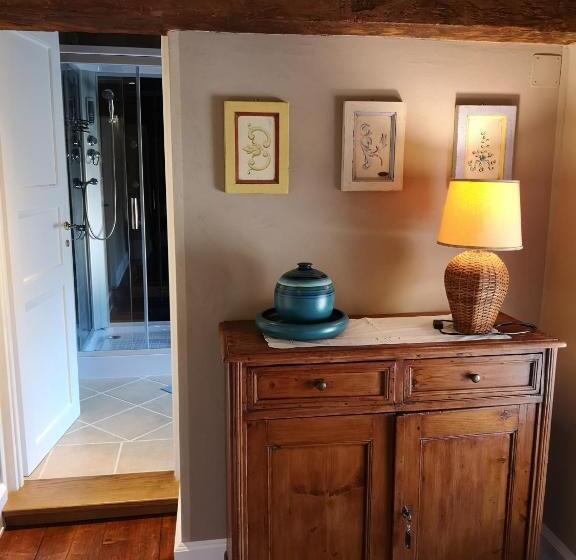 مبيت وإفطار East Wind