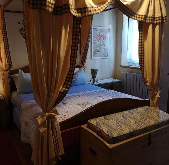 مبيت وإفطار East Wind