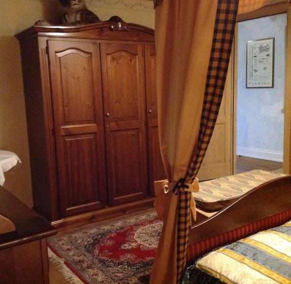 مبيت وإفطار East Wind