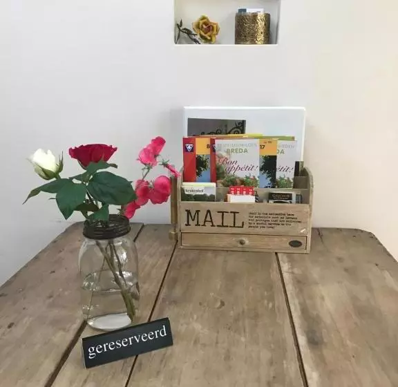 تختخواب و صبحانه Het Huisje Breda