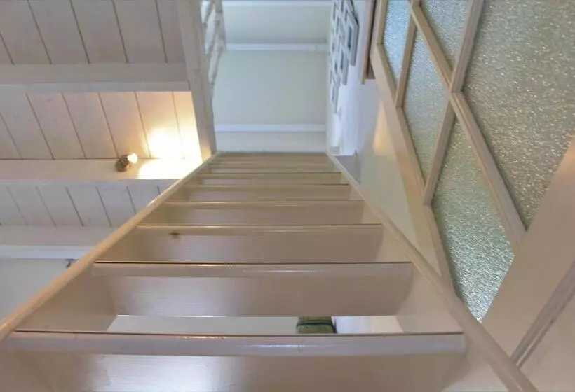 تختخواب و صبحانه Het Huisje Breda