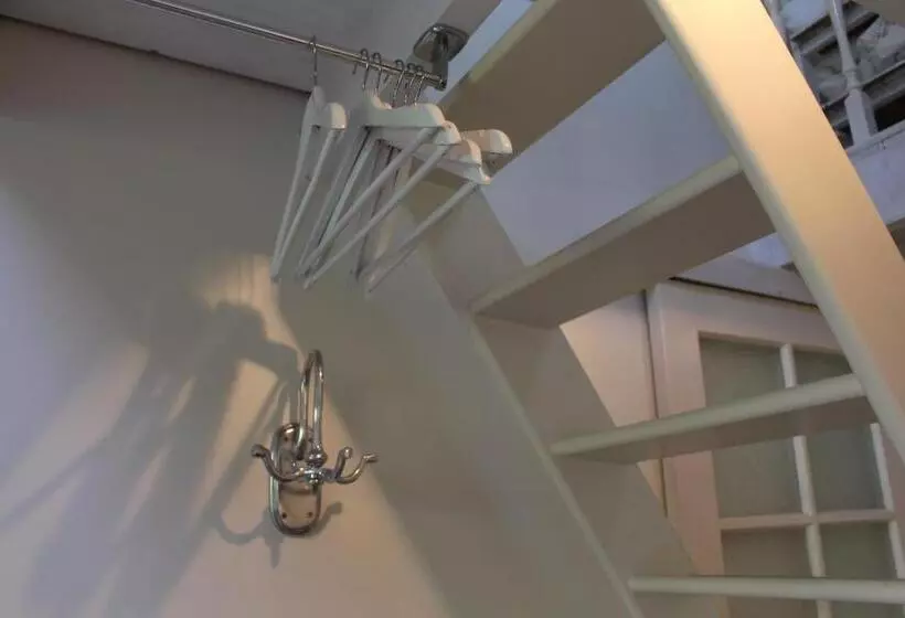 تختخواب و صبحانه Het Huisje Breda