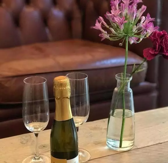 تختخواب و صبحانه Het Huisje Breda