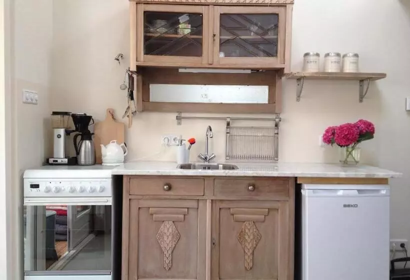 تختخواب و صبحانه Het Huisje Breda