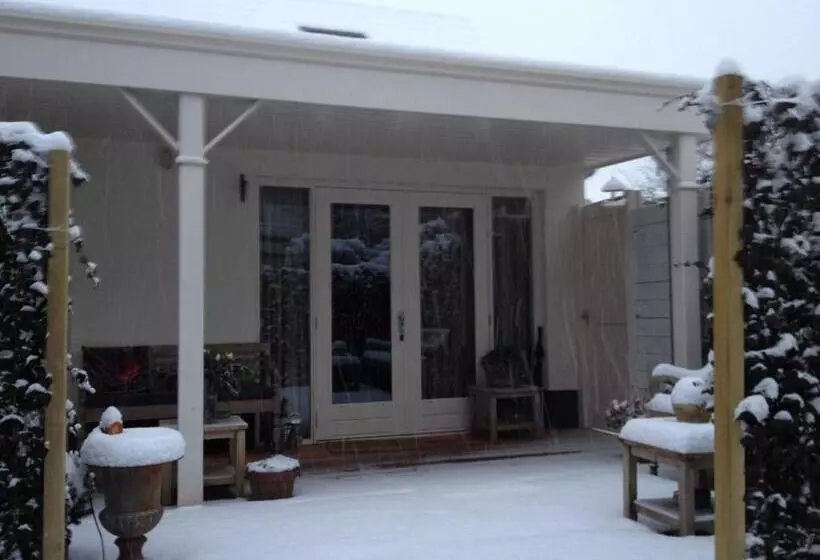 تختخواب و صبحانه Het Huisje Breda