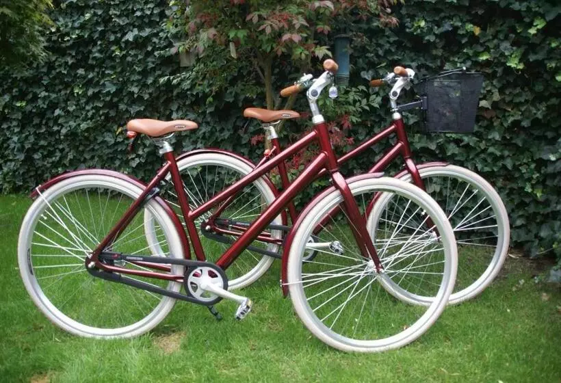 تختخواب و صبحانه Het Huisje Breda