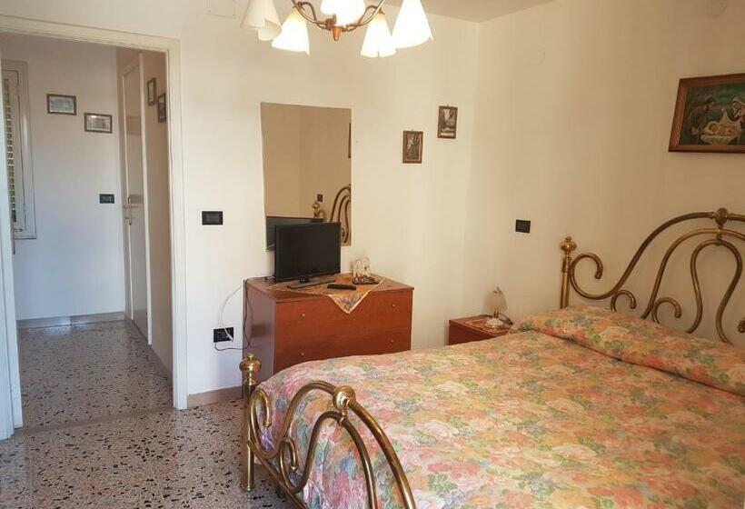 مبيت وإفطار La Casetta Di Via Fara